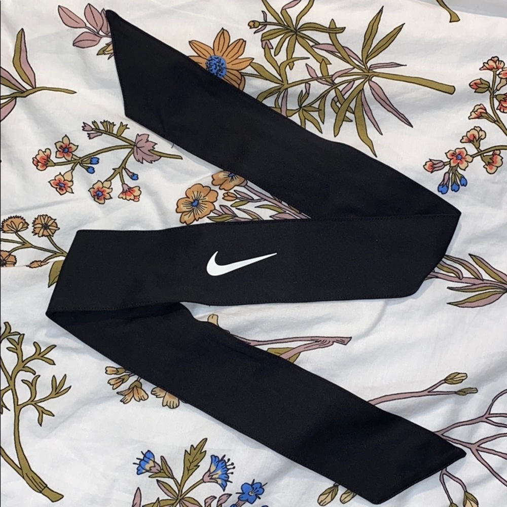 NWOT Nike Tie/Wrap headband